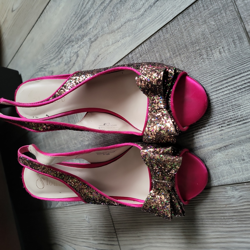 Sequin heel with bow